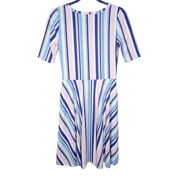 LuLaRoe Nicole Dress W/ Pockets Scoop Neck NWT Size Small Pastel Stripe Pattern - Picture 2 of 6
